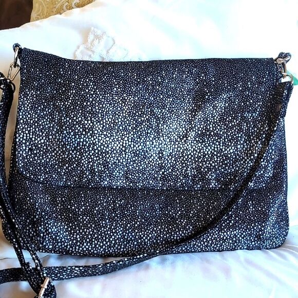 Cofi Leather Metallic Stingray Pattern Embossed Leather  Stunning Crossbody NWOT - Picture 3 of 17
